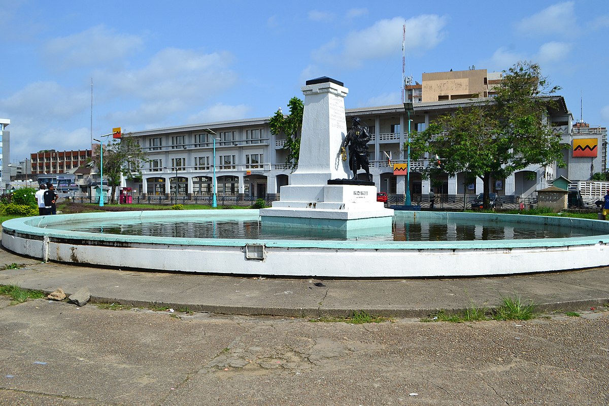 1200px-Monument_Bonanjo_Douala